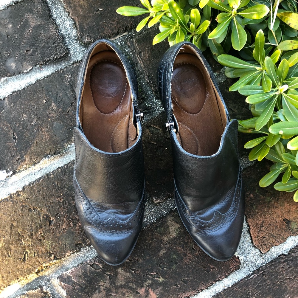 Nurture "HADDIE" Black leather ankle boots size 6 - Picture 8 of 8
